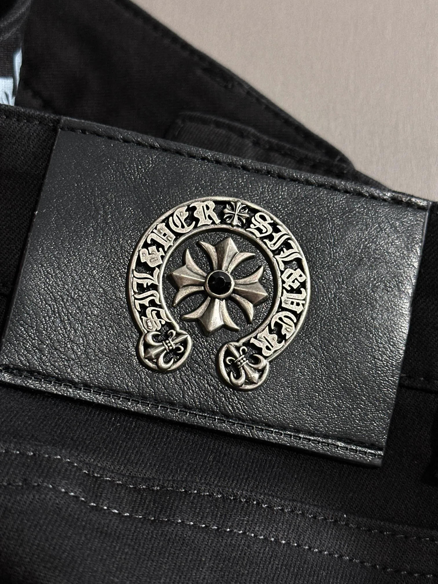 🅿️360 Croxin’s 2025 summer new hot brick pocket slim-fit jeans trousers are made of imported Japanese Denim plain cotton denim fabrics. They are complete in three standards, simple yet elegant, soft, delicate and comfortable, and the upper body is versatile and fashionable! Light luxury, a must-have item for daily commuting! Color: Black White Size: 28-40 (please state your height and weight when placing an order)